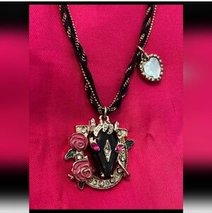 Vintage betsey johnson horseshoe rose necklace